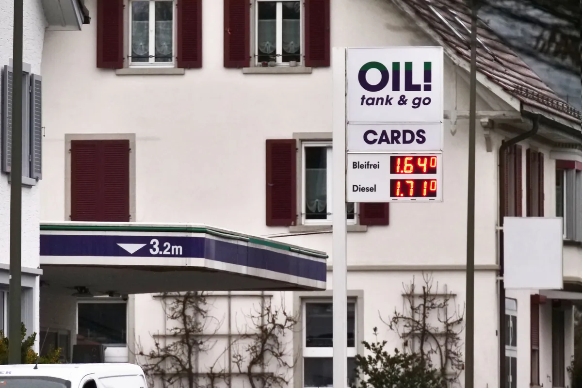 Oil Tankstelle in Pfäffikon.